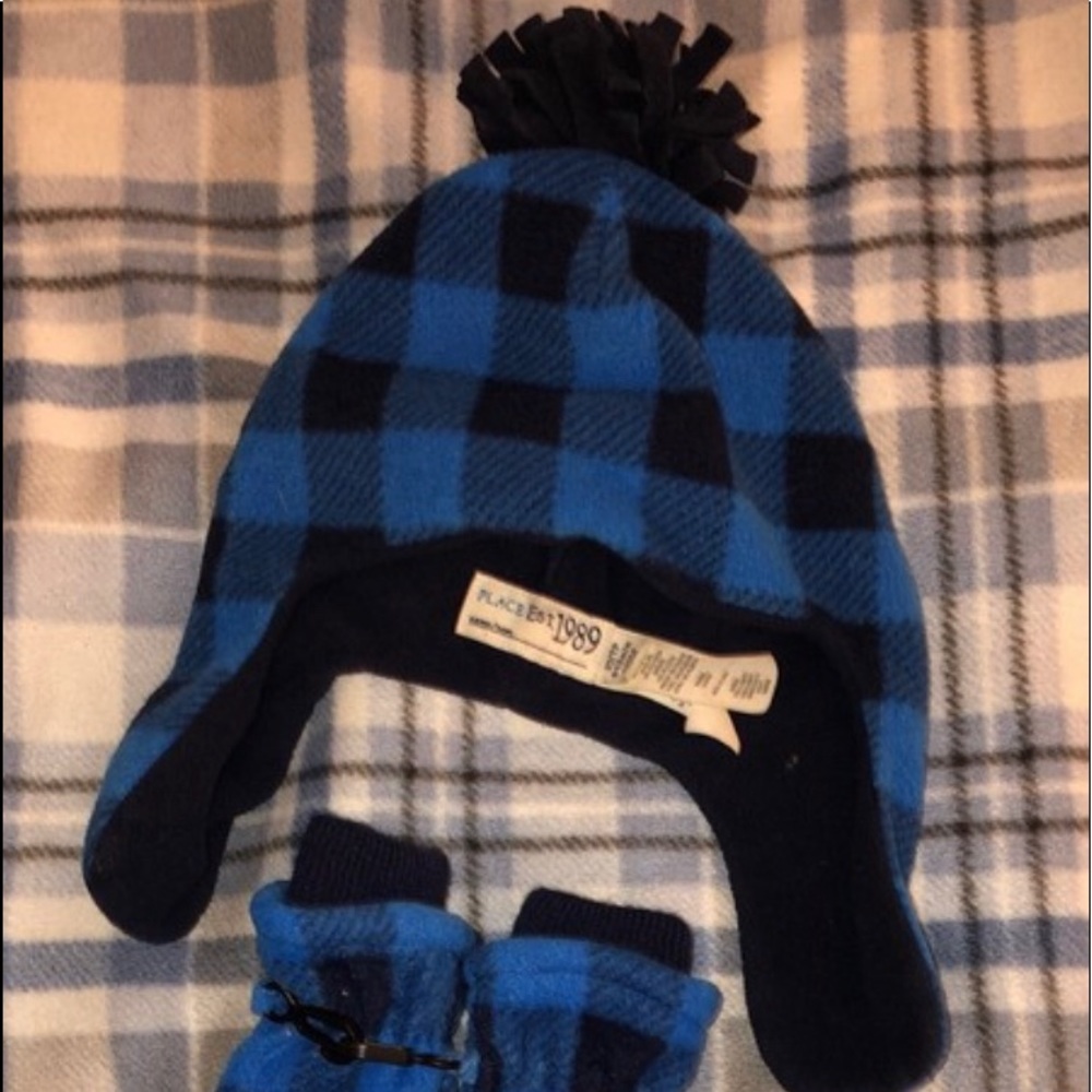 Hat and mittens set